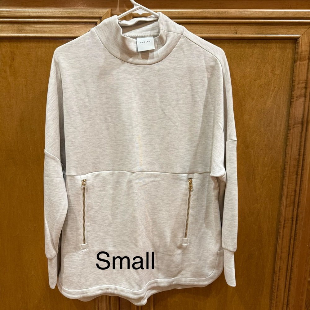 Varley Cream Mock Neck Sweatshirt with Zipper Pockets